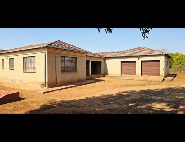 4 BEDROOM HOUSE FOR SALE IN TSHIKONELO